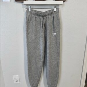 Nike Sportswear Club Fleece
Women's Mid-Rise Joggers